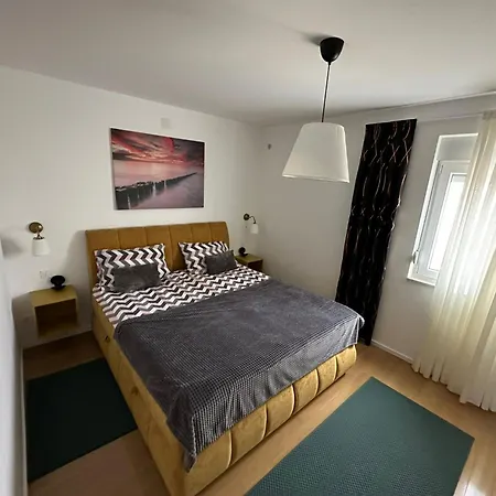 Schoenfeld Apartment